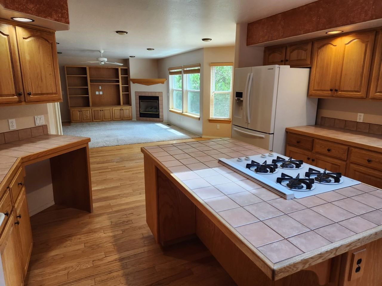 2100 N Timberline Rd - Photo 2 of 28
