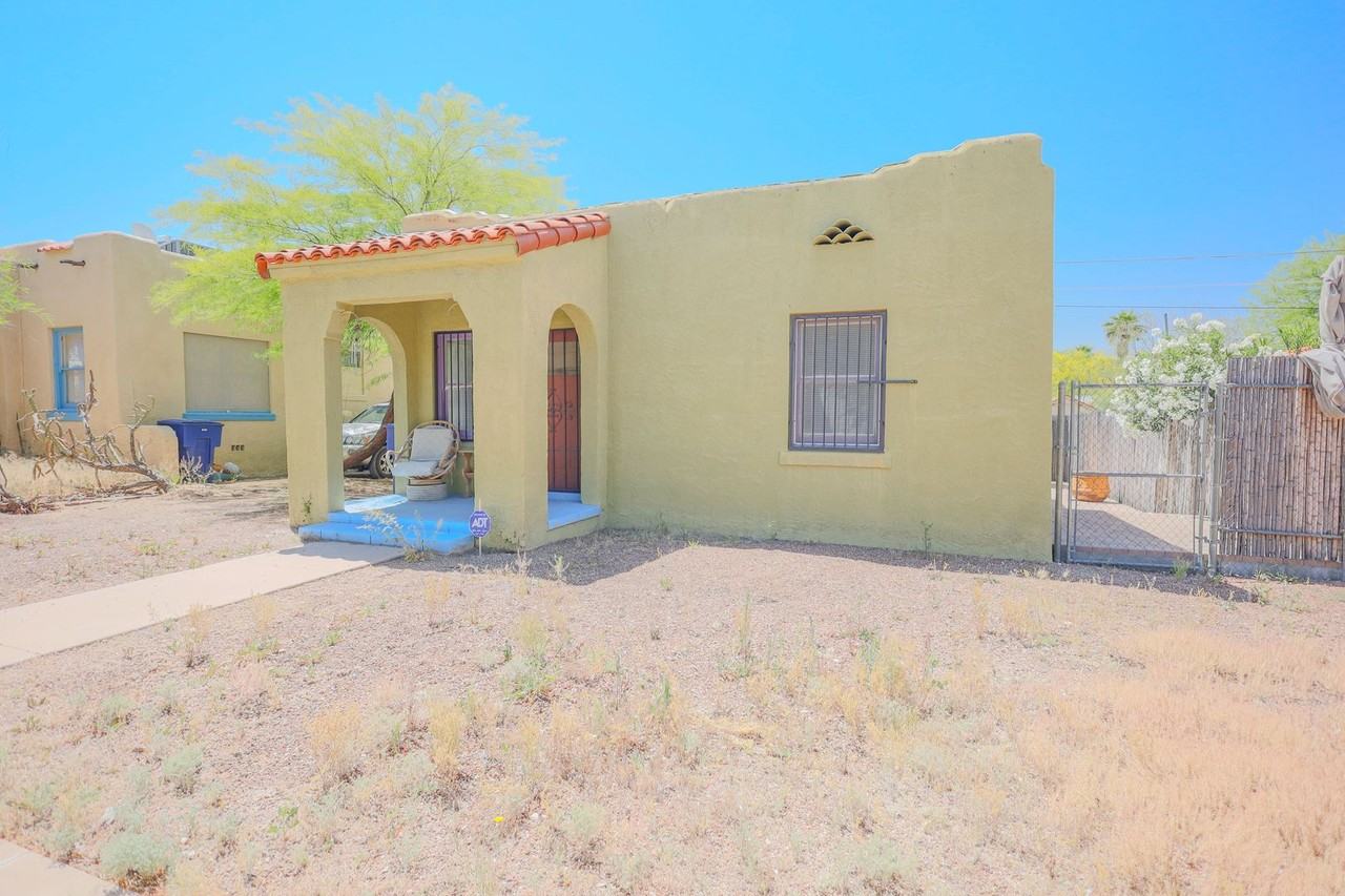 317 N Santa Rita Ave - Photo 2 of 20