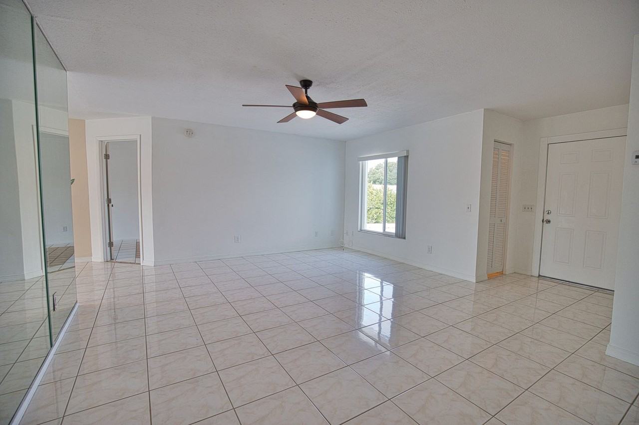 331 Peary Rd - Photo 5 of 28