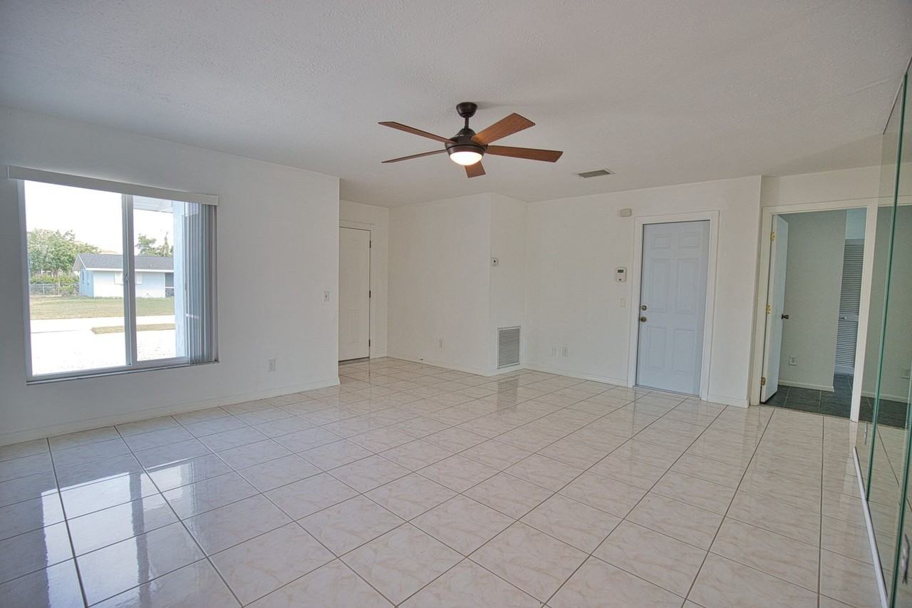 331 Peary Rd - Photo 6 of 28