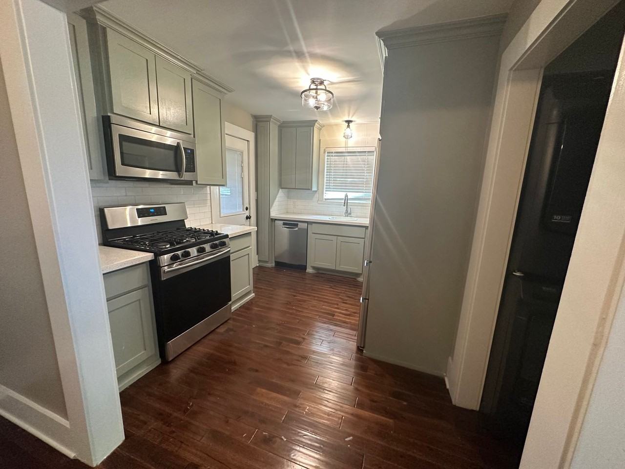 224 Prospect St - Photo 5 of 12