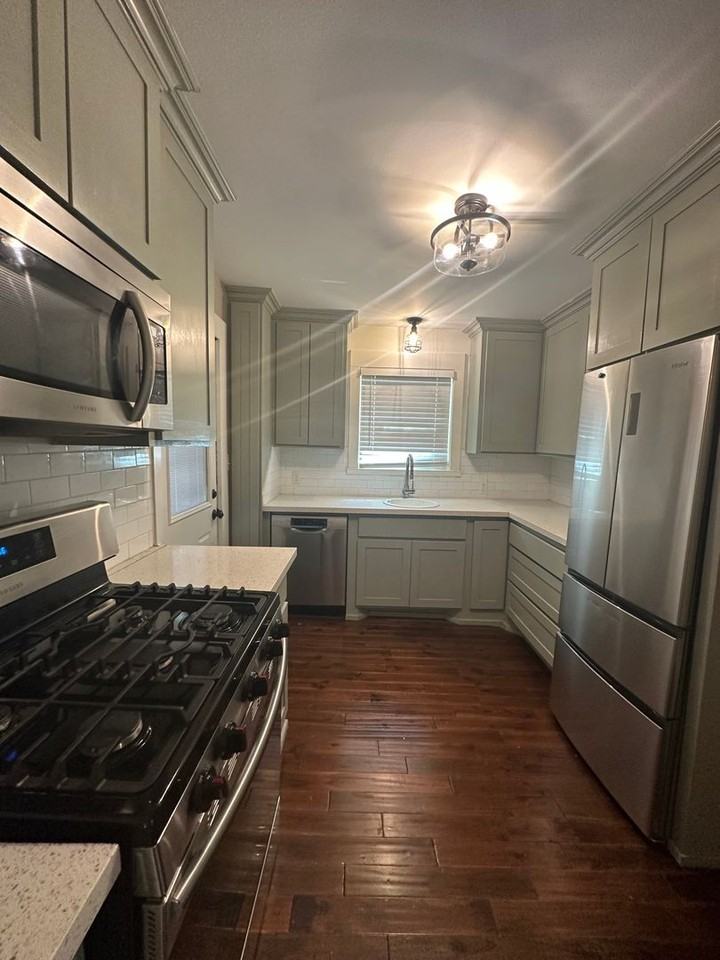 224 Prospect St - Photo 6 of 12