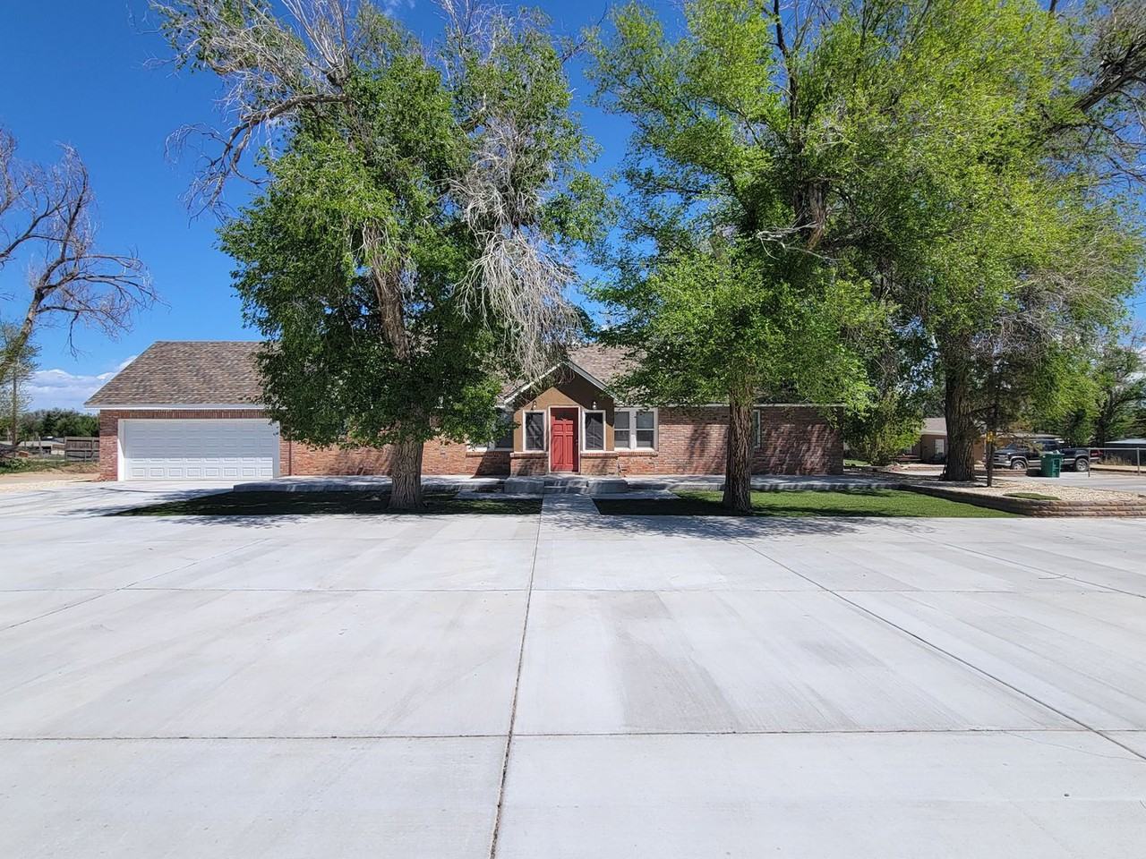 4805 Thatcher Ave - Photo 2 of 18