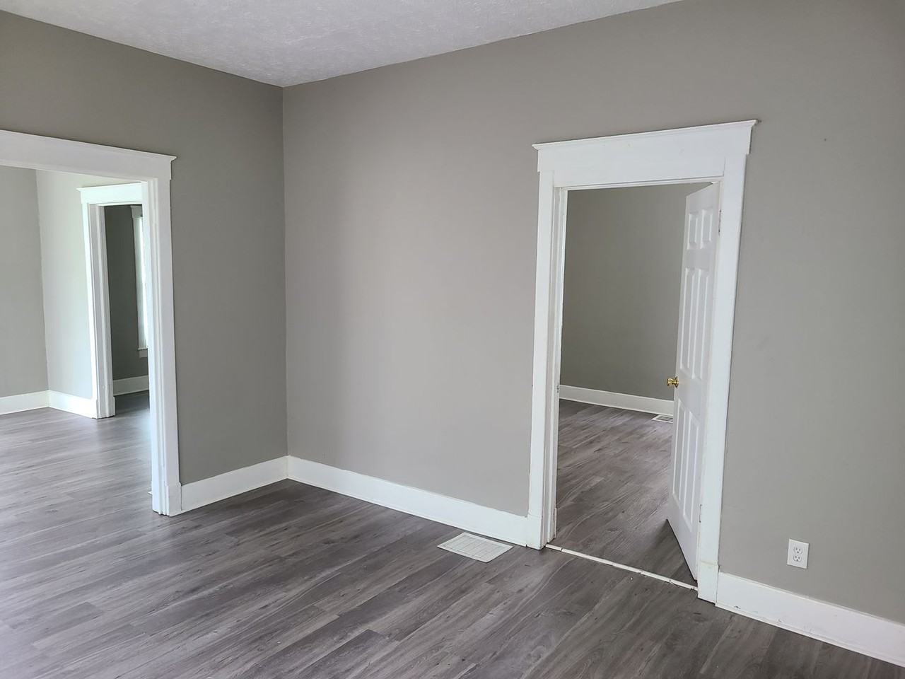 663 S 43rd St - Photo 4 of 15