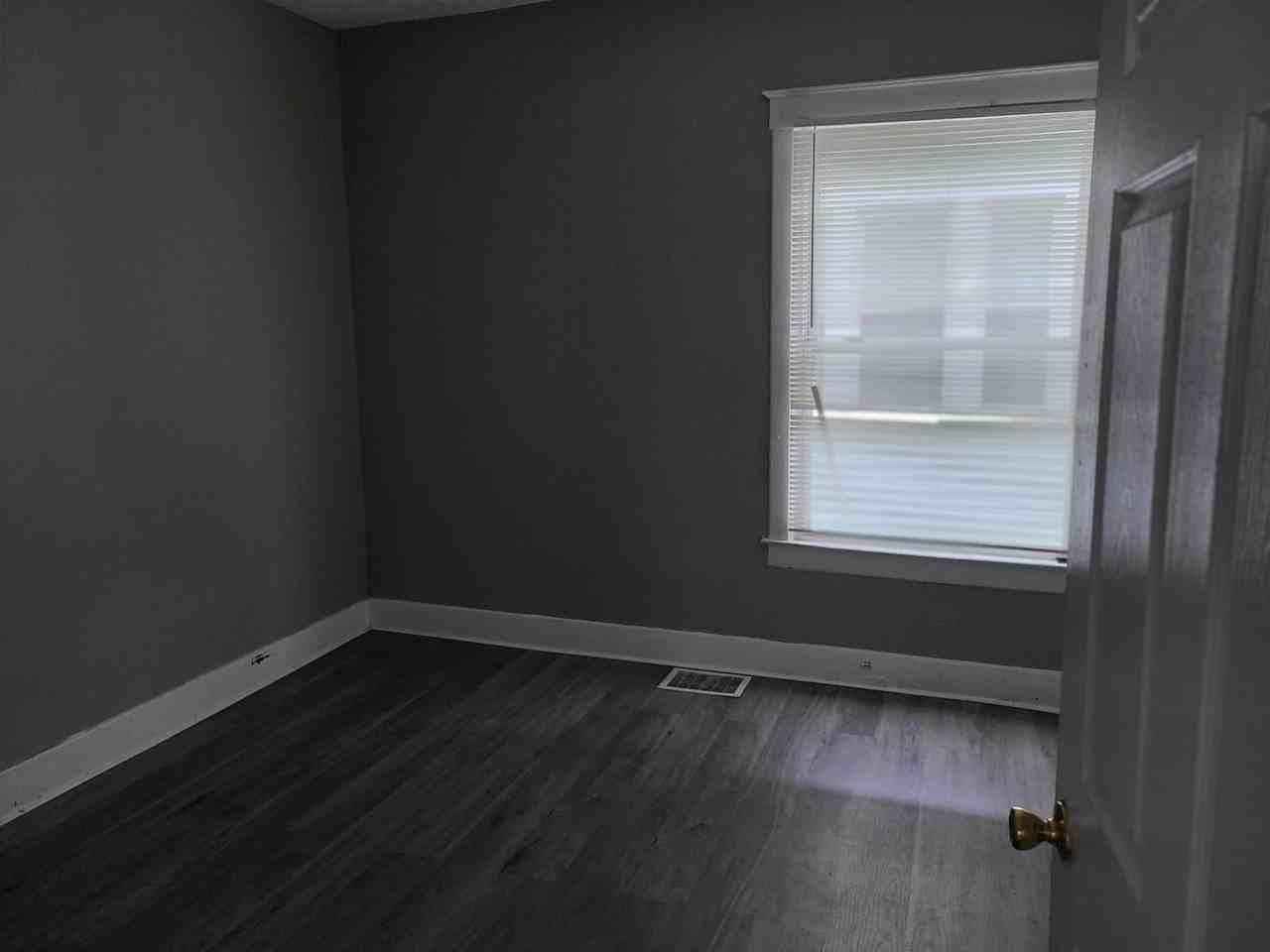 663 S 43rd St - Photo 5 of 15