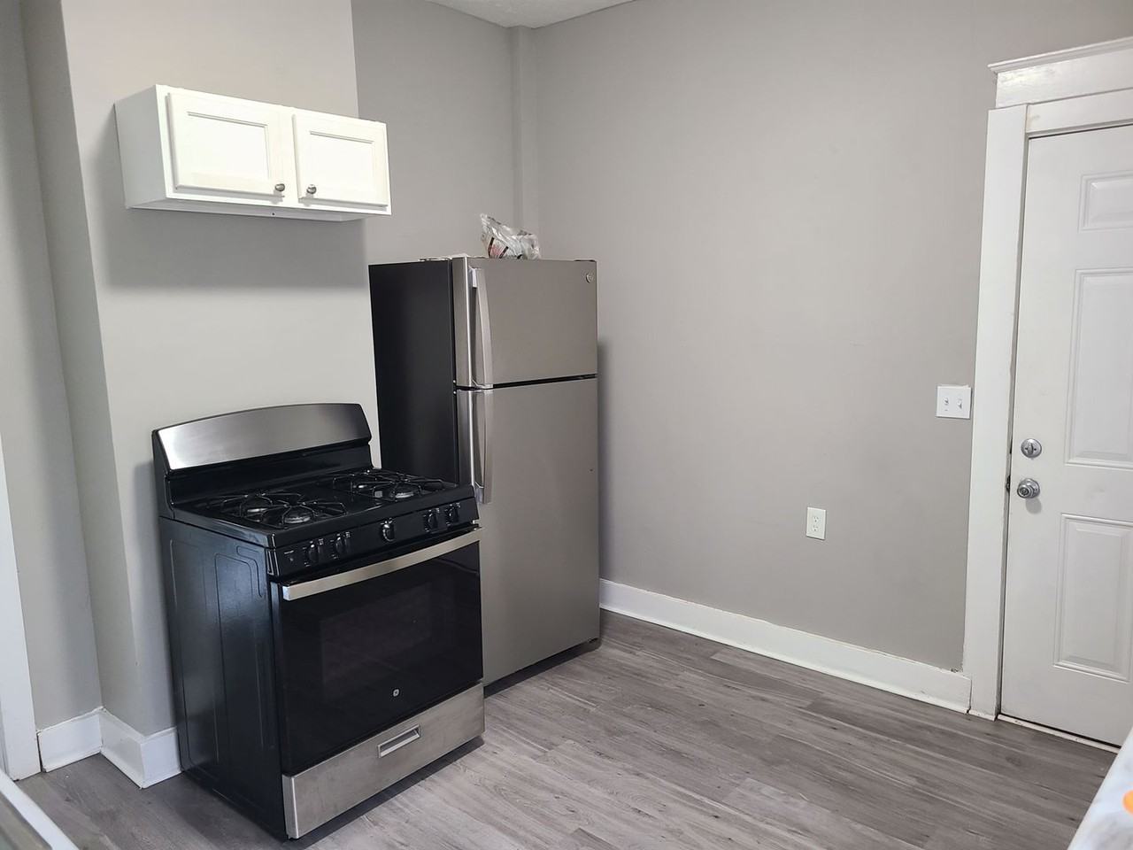 663 S 43rd St - Photo 6 of 15