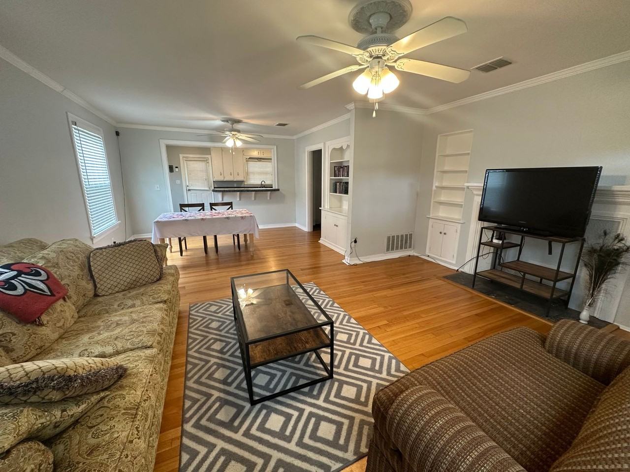 916 Ratcliff St - Photo 2 of 14