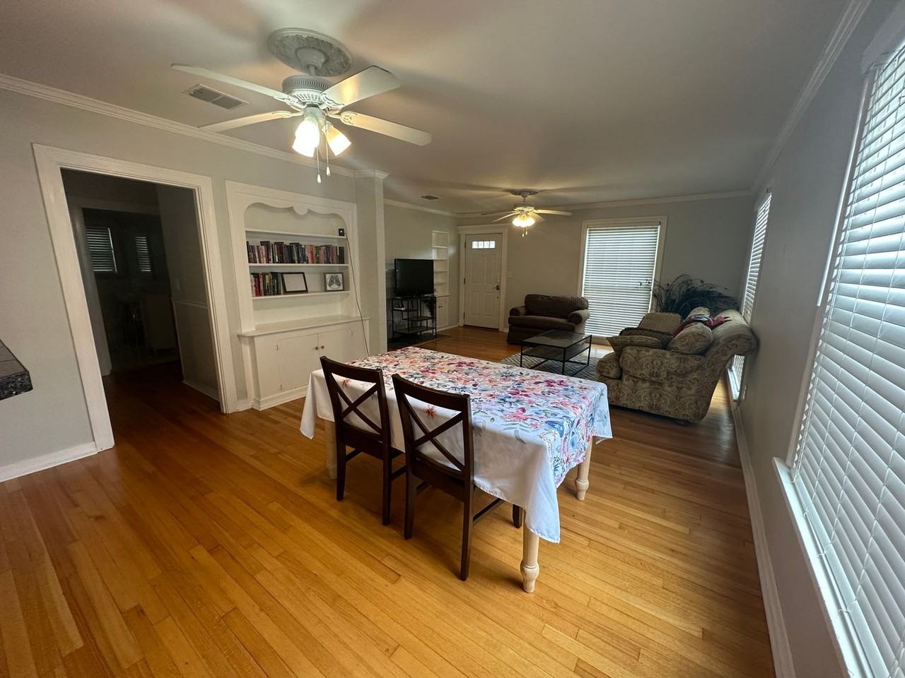 916 Ratcliff St - Photo 3 of 14