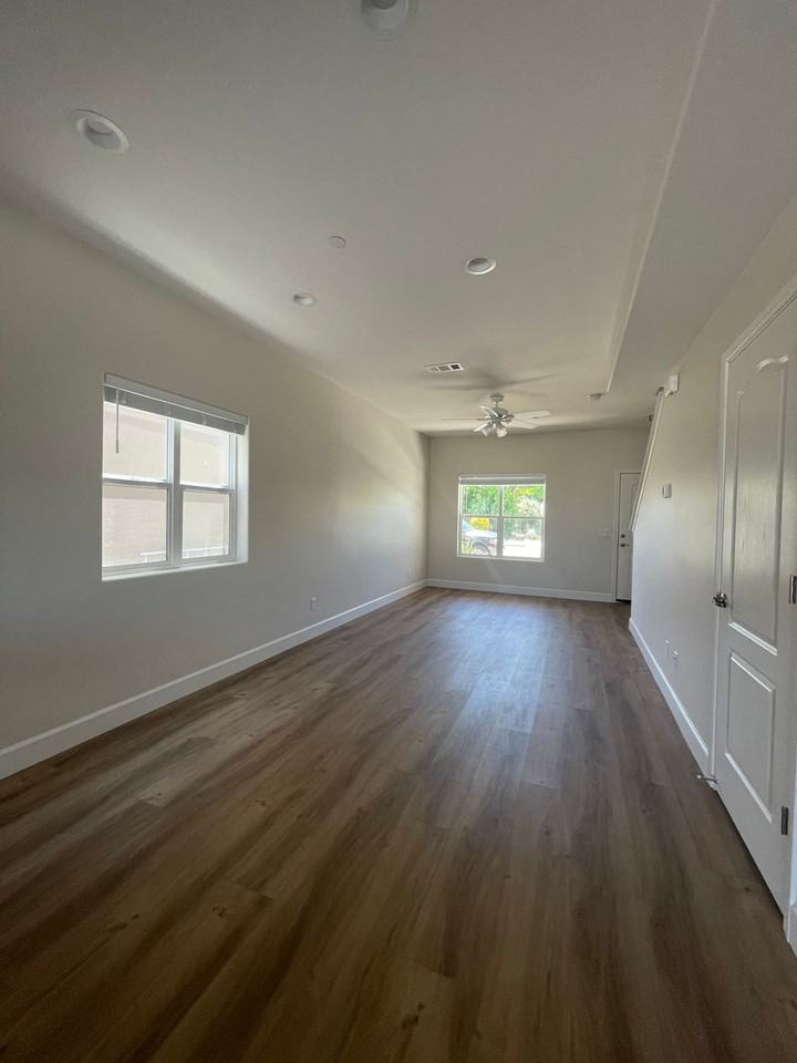 1060 South St - Photo 3 of 10