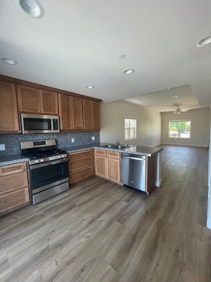 1060 South St - Photo 4 of 17