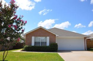 403 Redbud Cir - Photo 1 of 1