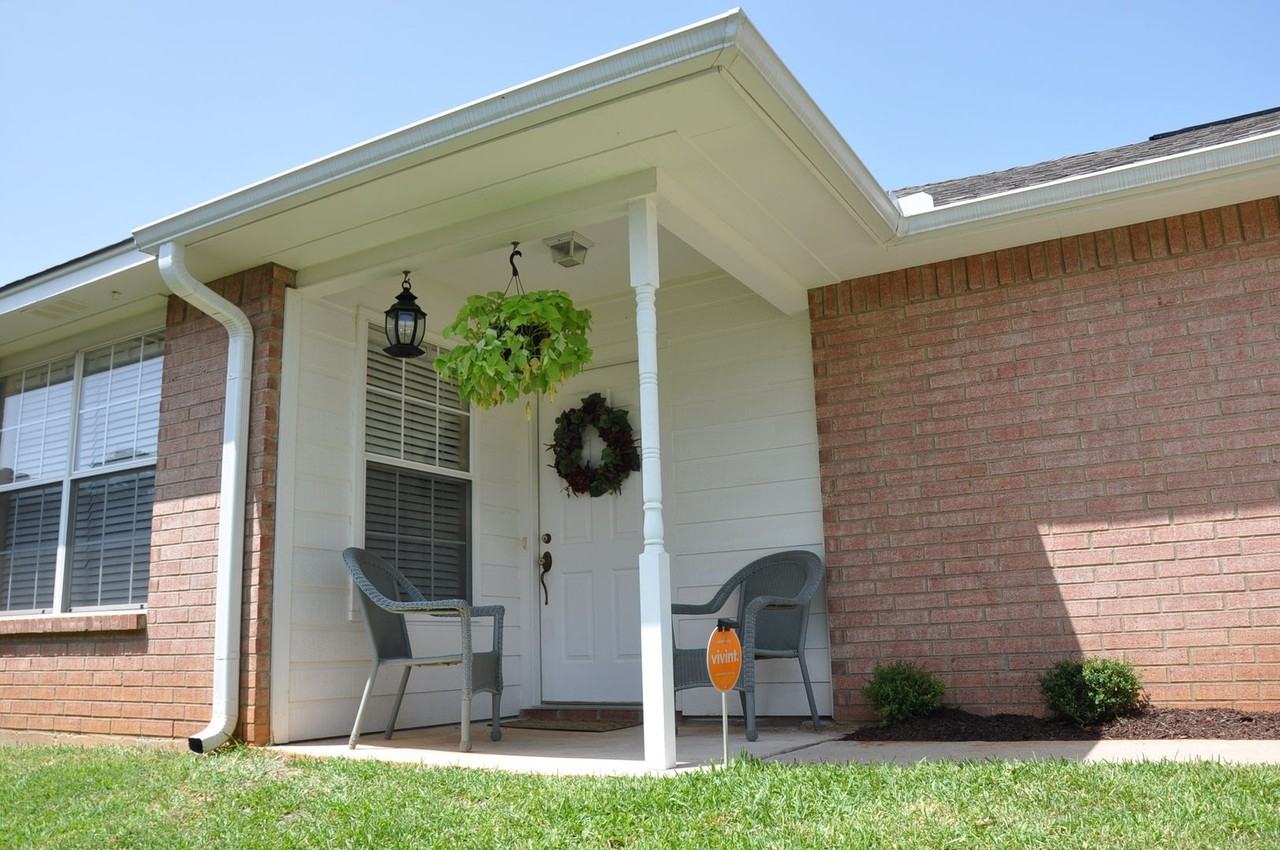 403 Redbud Cir - Photo 2 of 17