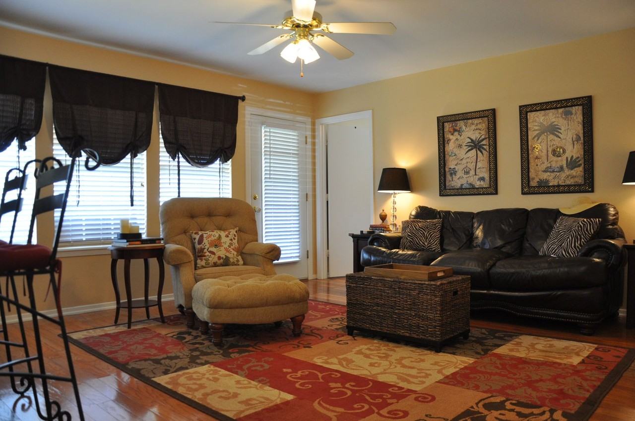 403 Redbud Cir - Photo 3 of 17