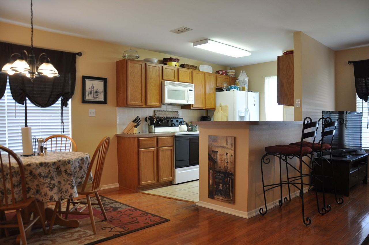 403 Redbud Cir - Photo 4 of 17