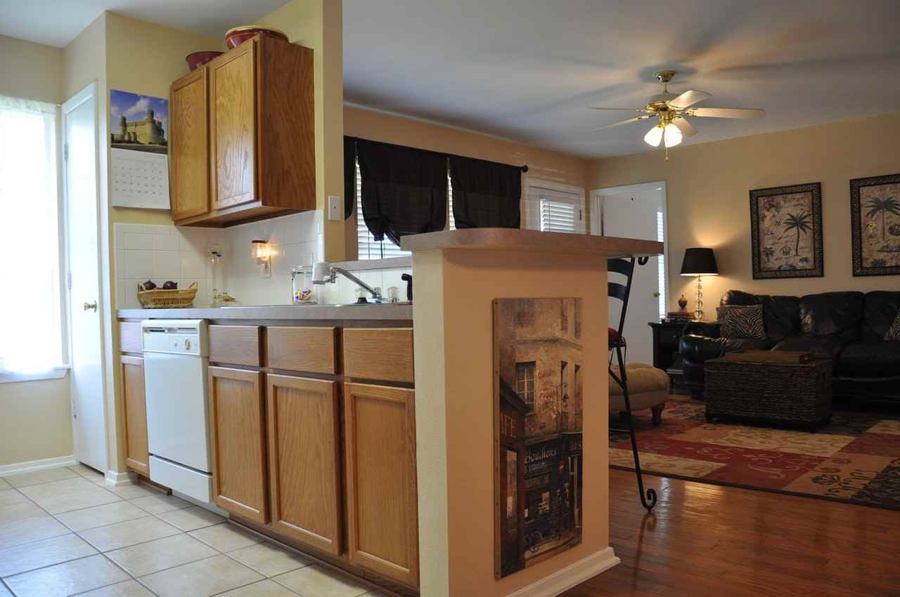 403 Redbud Cir - Photo 7 of 17