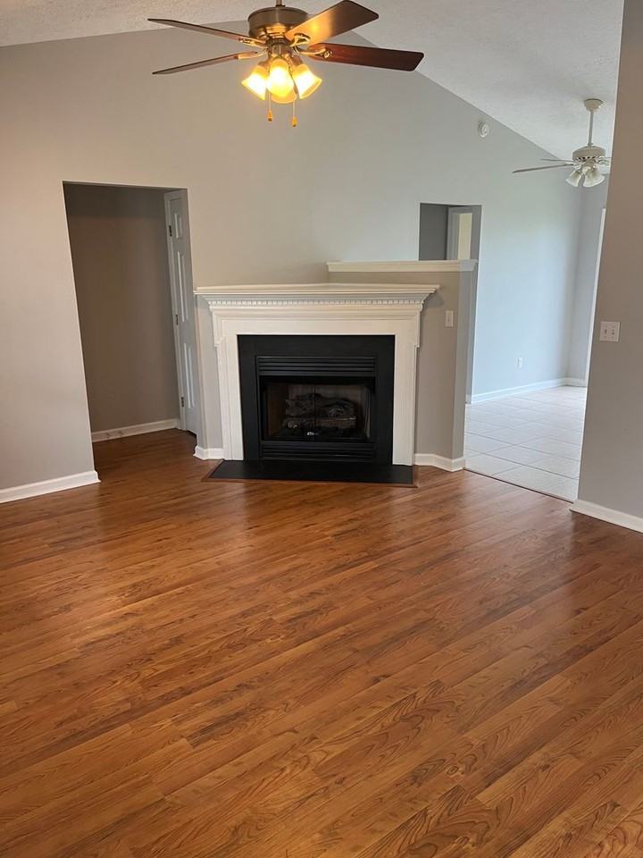 901 Clydesdale Ct - Photo 2 of 20