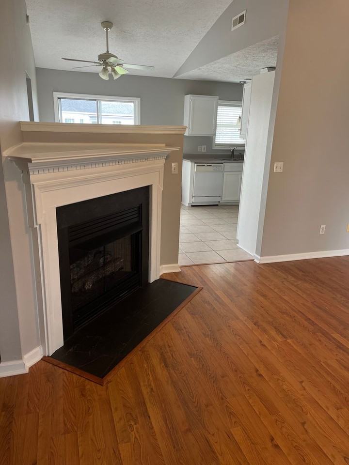 901 Clydesdale Ct - Photo 3 of 20
