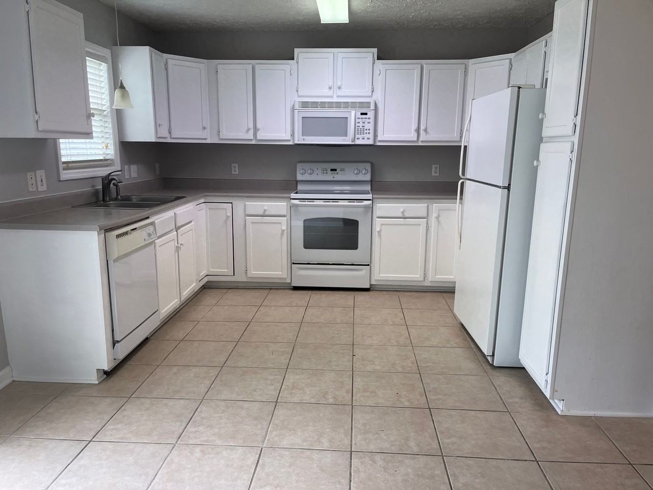 901 Clydesdale Ct - Photo 5 of 20
