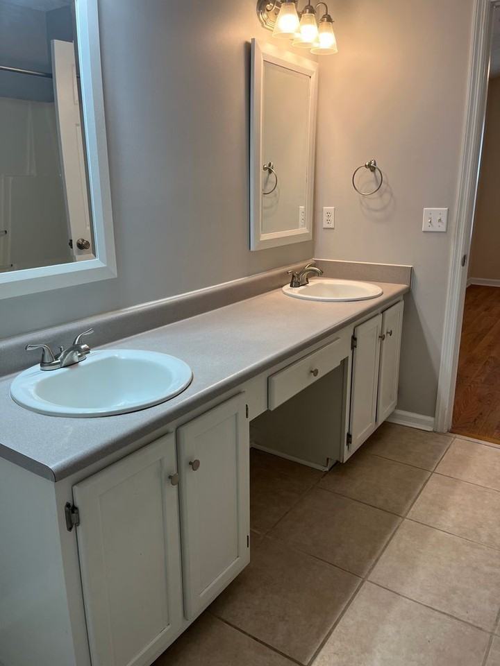 901 Clydesdale Ct - Photo 6 of 20
