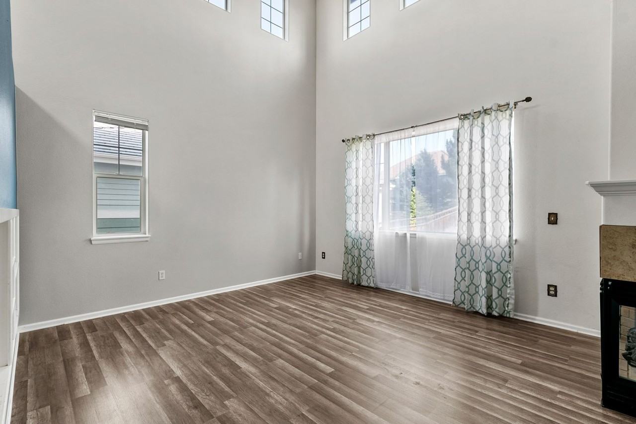 4028 Kestrel Ct - Photo 4 of 18