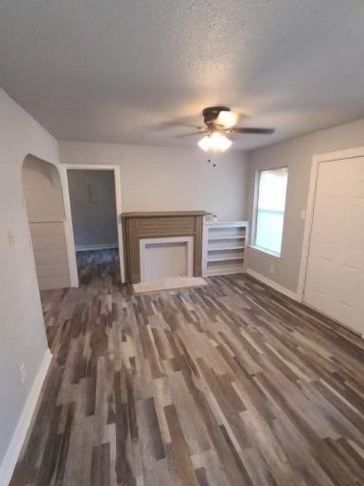 3004 Sydney St - Photo 3 of 15