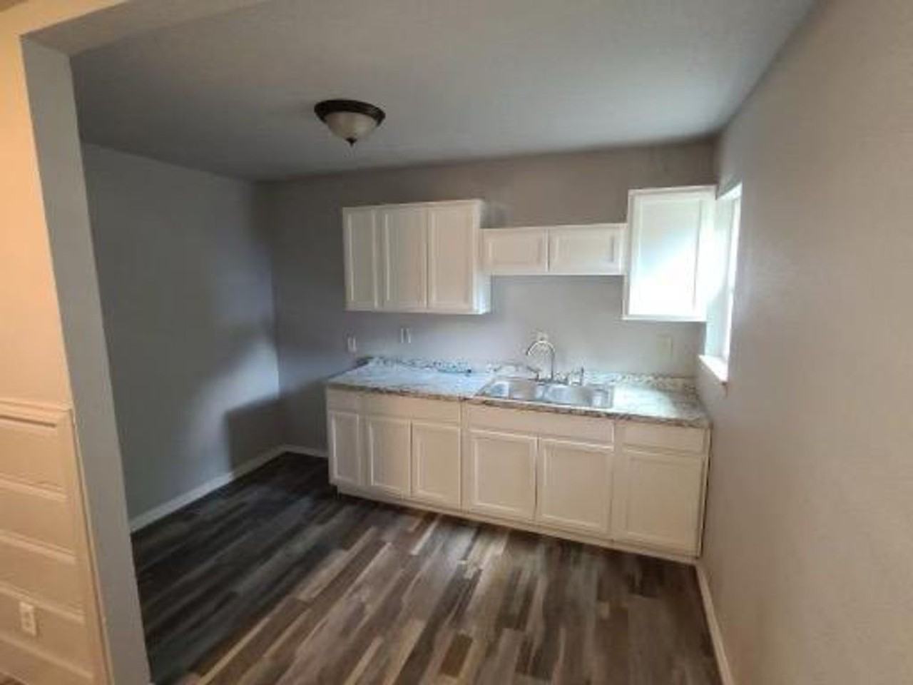 3004 Sydney St - Photo 4 of 15