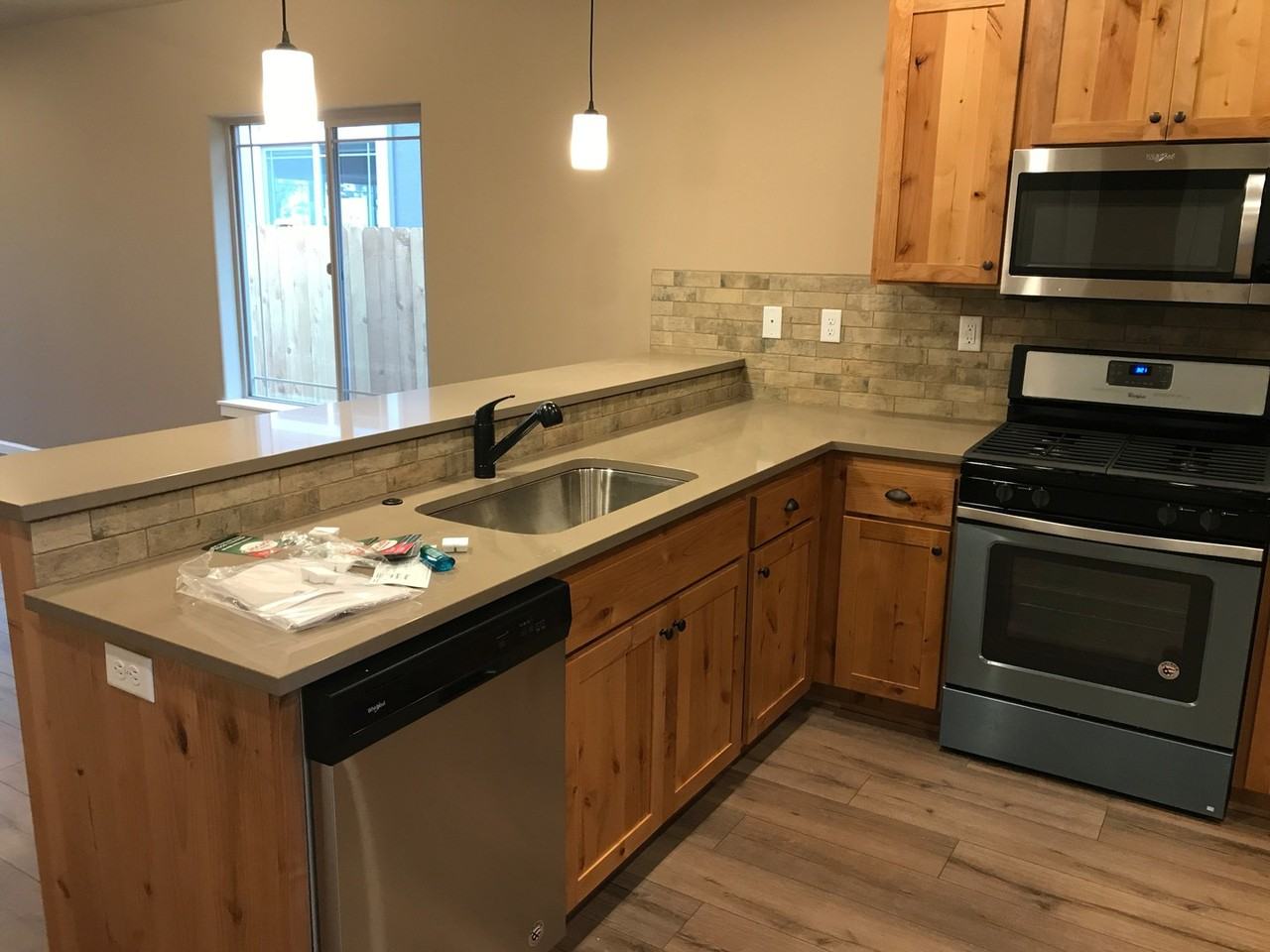 3077 Nw Boxelder Ave - Photo 2 of 22