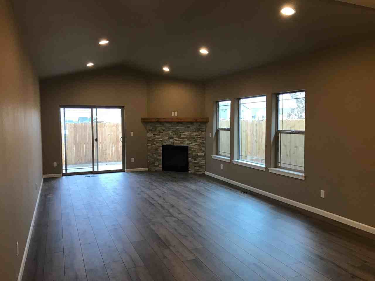 3077 Nw Boxelder Ave - Photo 5 of 22