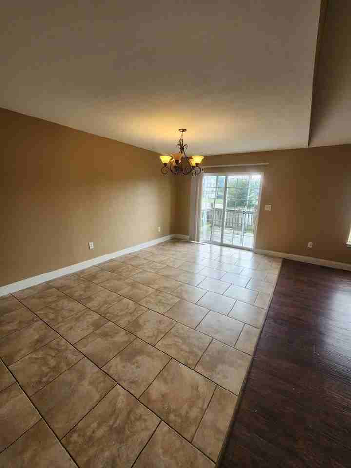 107 Sandstone Dr - Photo 3 of 20