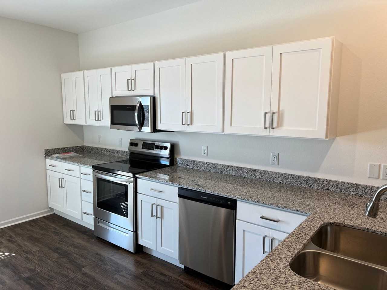 755 Short Leaf Ln - Photo 3 of 17