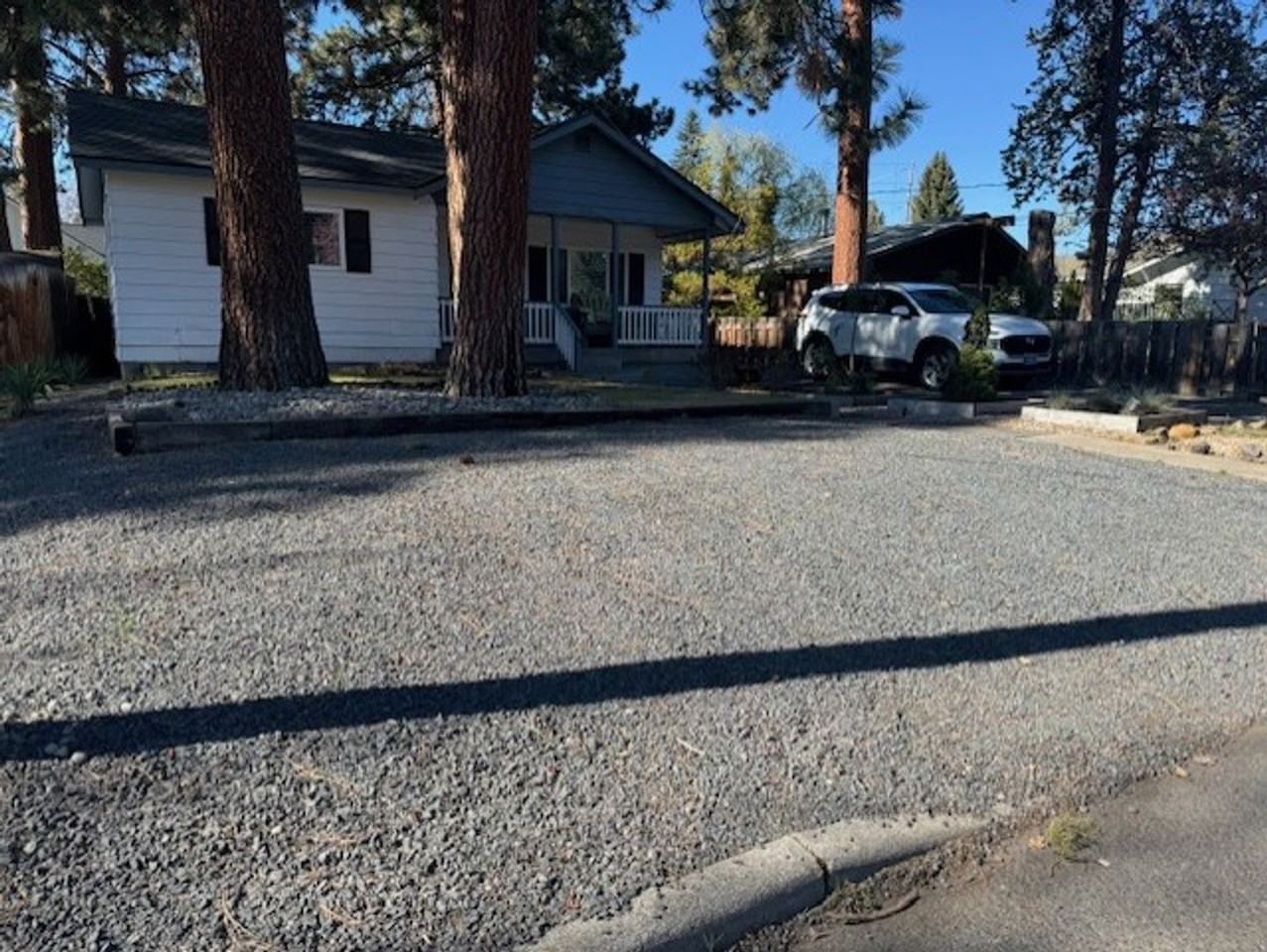 325 Sw Mckinley Ave - Photo 2 of 16