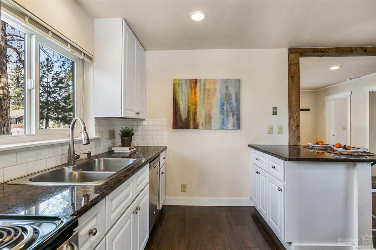 325 Sw Mckinley Ave - Photo 4 of 16