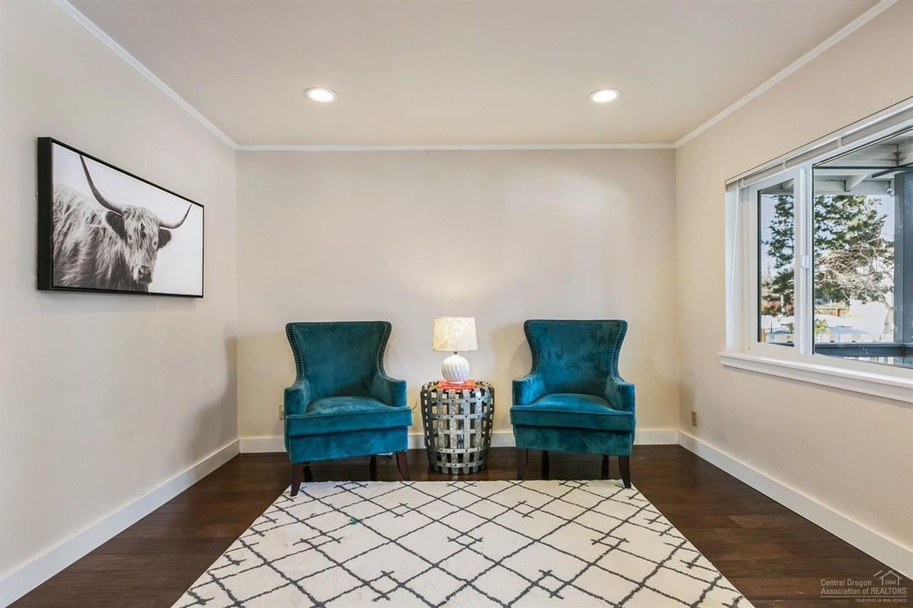 325 Sw Mckinley Ave - Photo 5 of 16