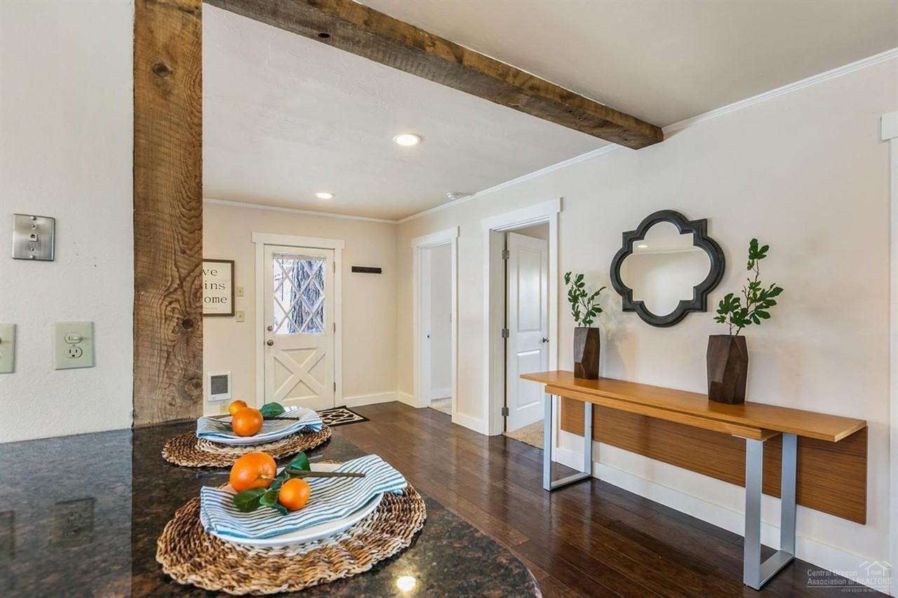 325 Sw Mckinley Ave - Photo 6 of 16