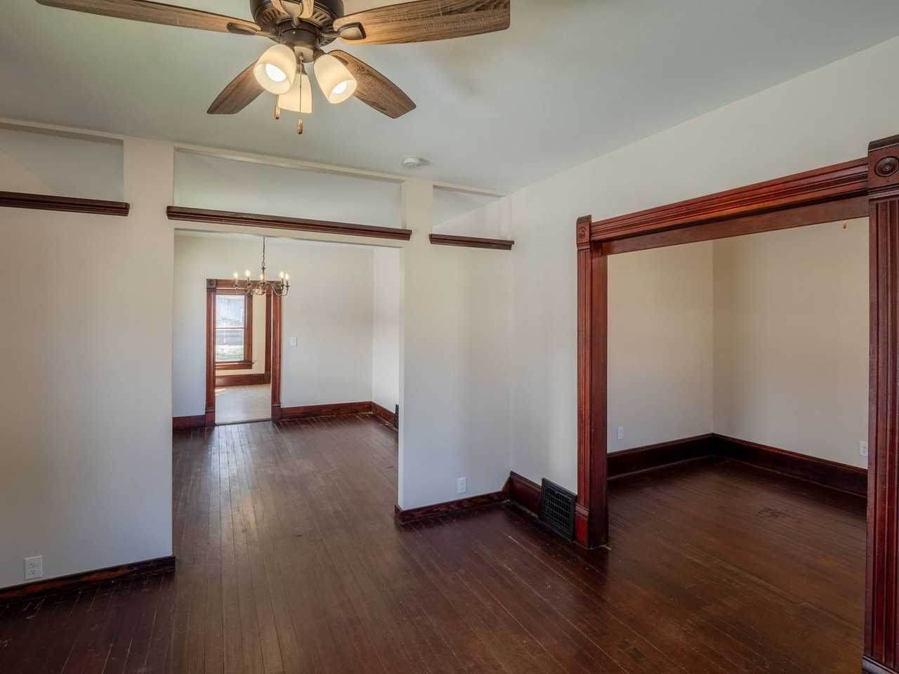 1021 10th Ave Se - Photo 2 of 17