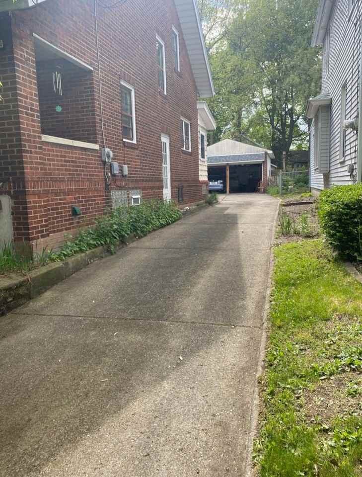 1042 Collinwood Ave - Photo 2 of 18
