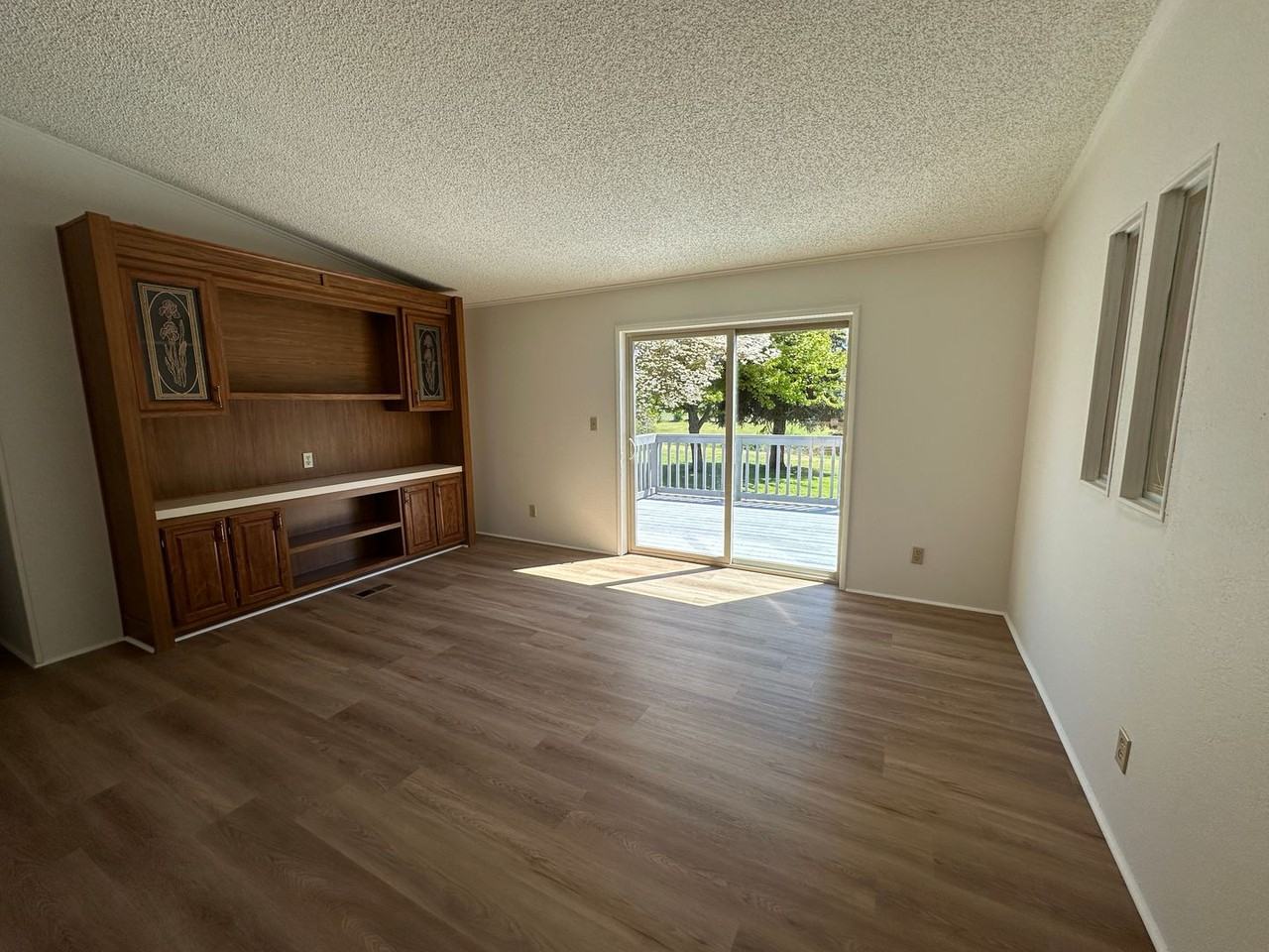 3817 Summit Dr - Photo 4 of 15