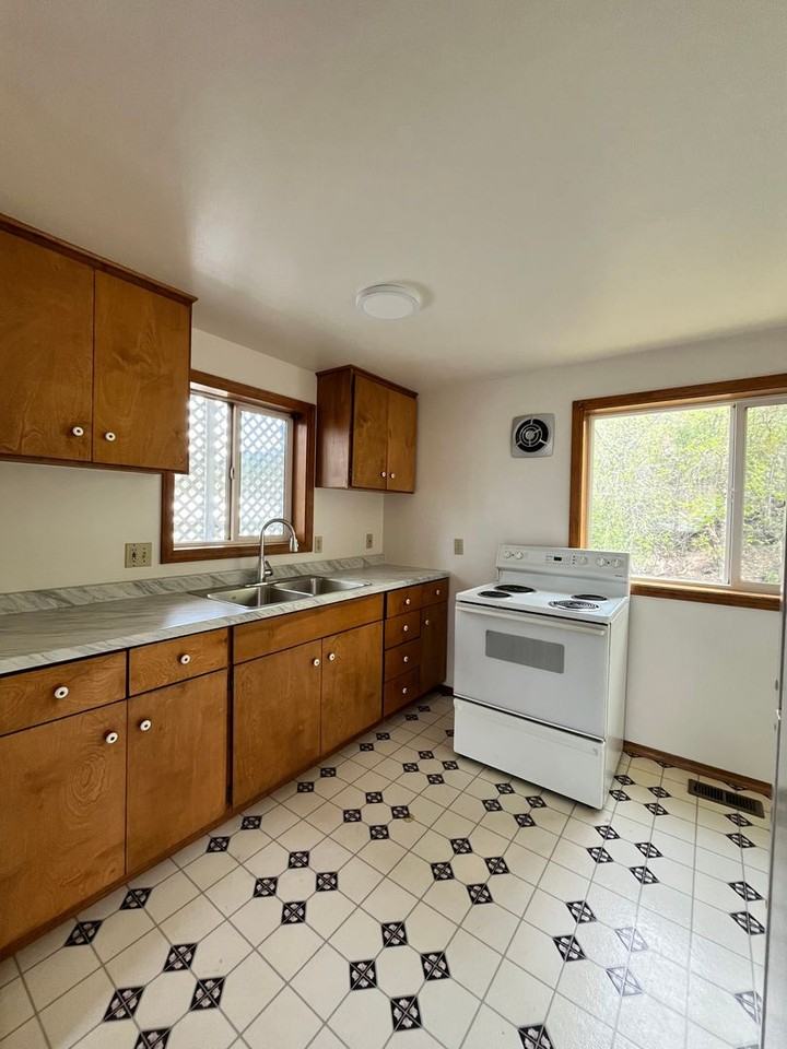 112 1/2 E Mullan Ave - Photo 3 of 7