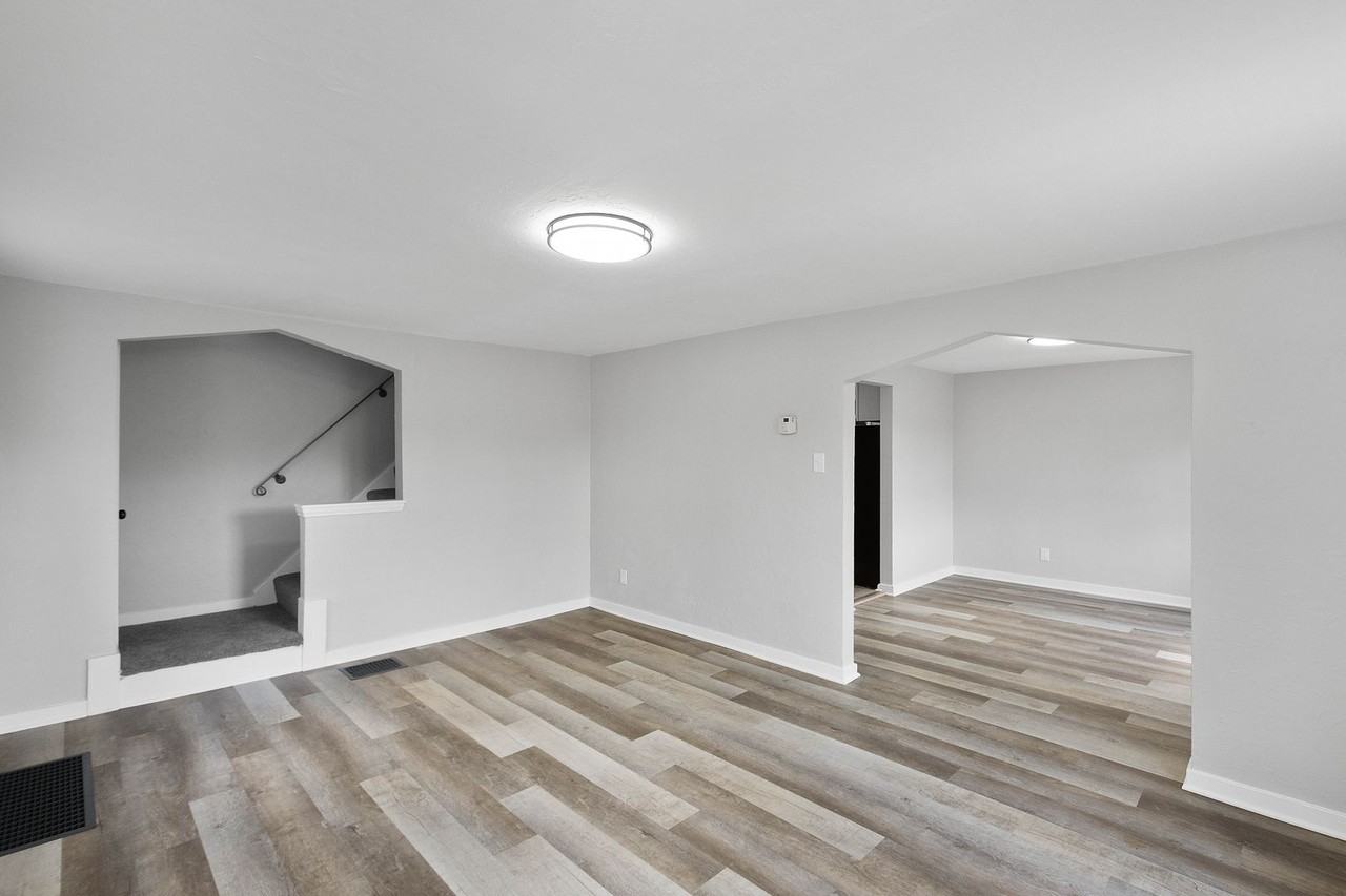 716 E Pittsburgh Mckeesport Blvd - Photo 3 of 27