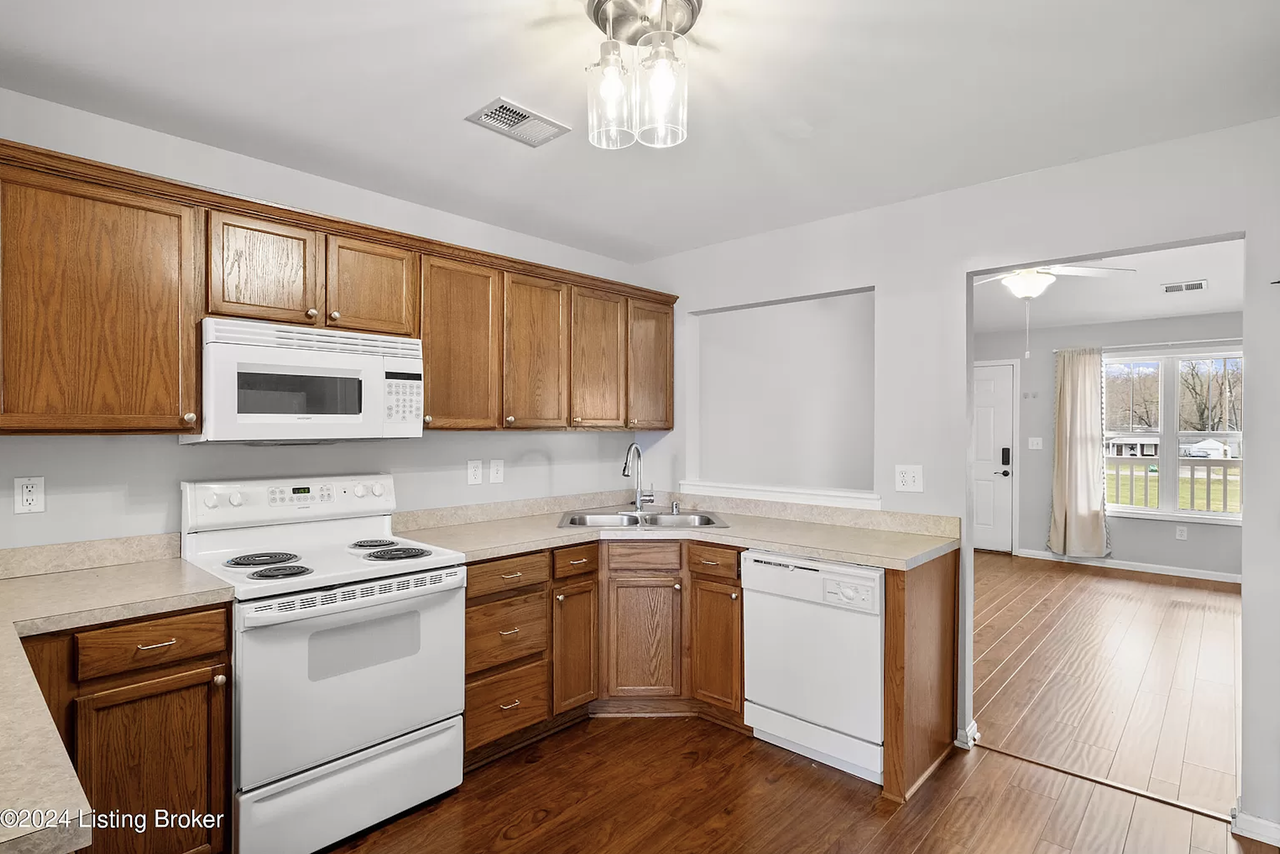 9005 Falcon Crest Ct #217 - Photo 3 of 20