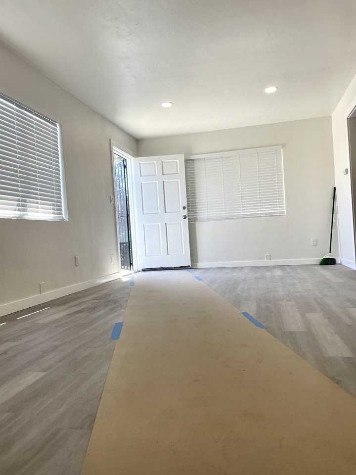 4328 Poplar St #NA - Photo 2 of 5