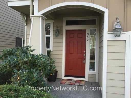 952 SW 18th Way - Photo 2 of 22