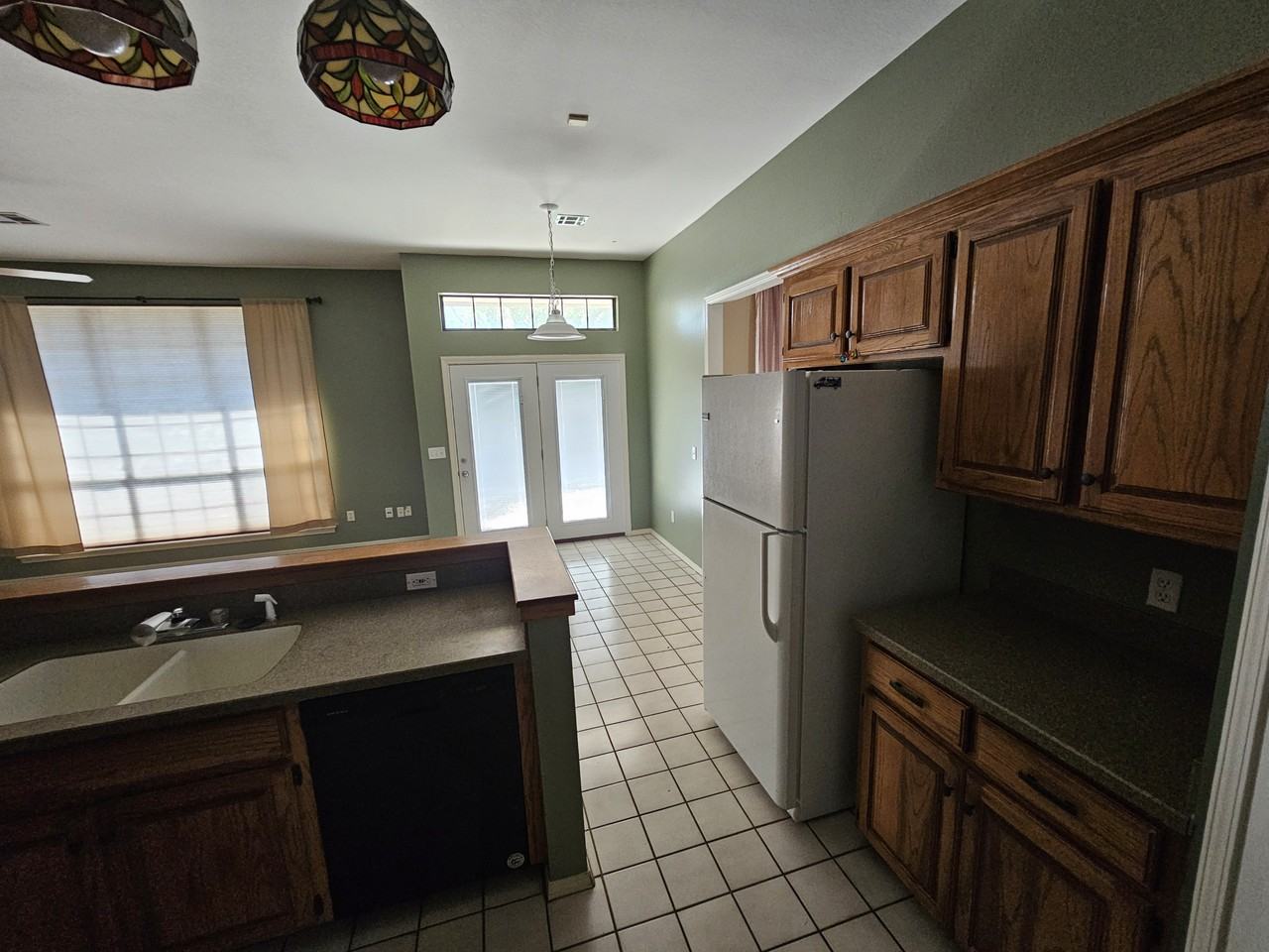 1410 Fairfield Dr #NA - Photo 5 of 14