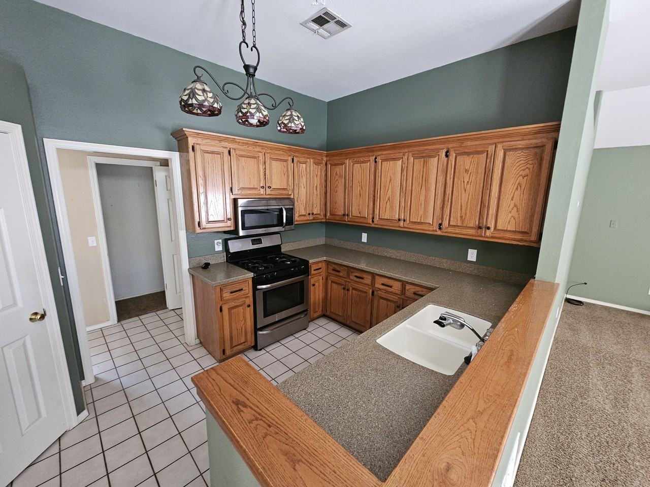 1410 Fairfield Dr #NA - Photo 4 of 14