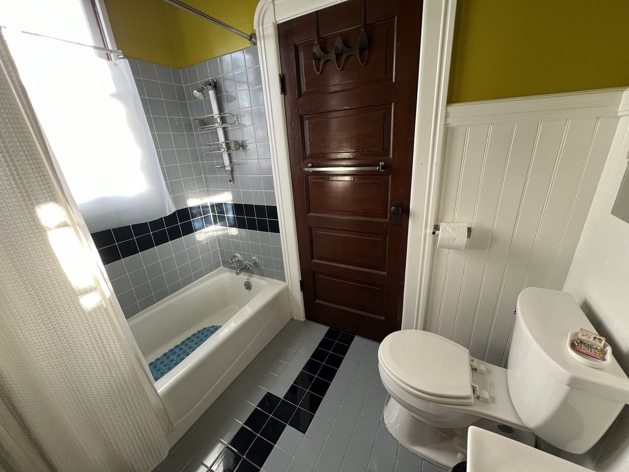 691 Mentone Ave #NA - Photo 3 of 8