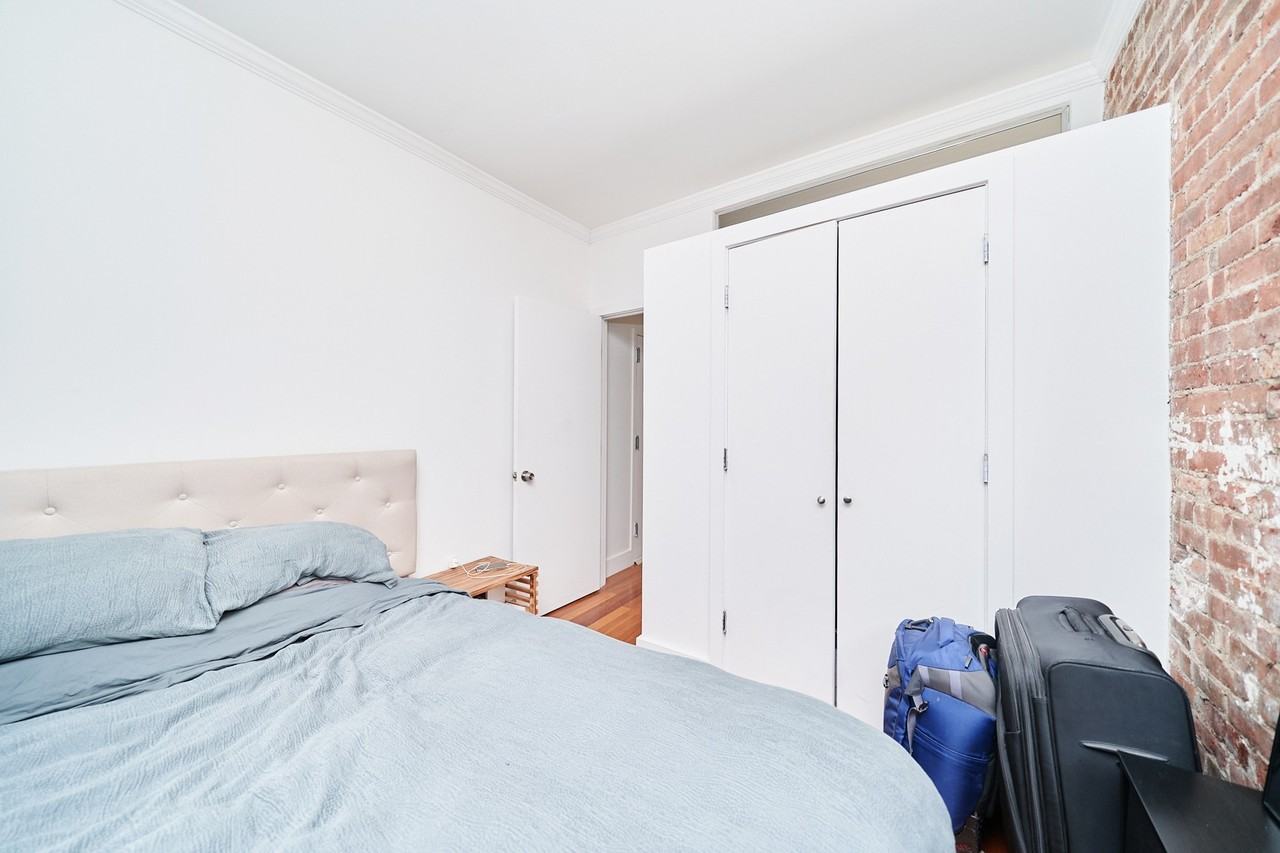 118 E 4th St #5 - Photo 5 of 6