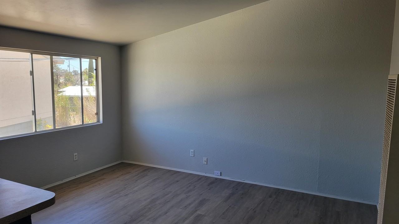 380 Taylor Dr #7 - Photo 2 of 18