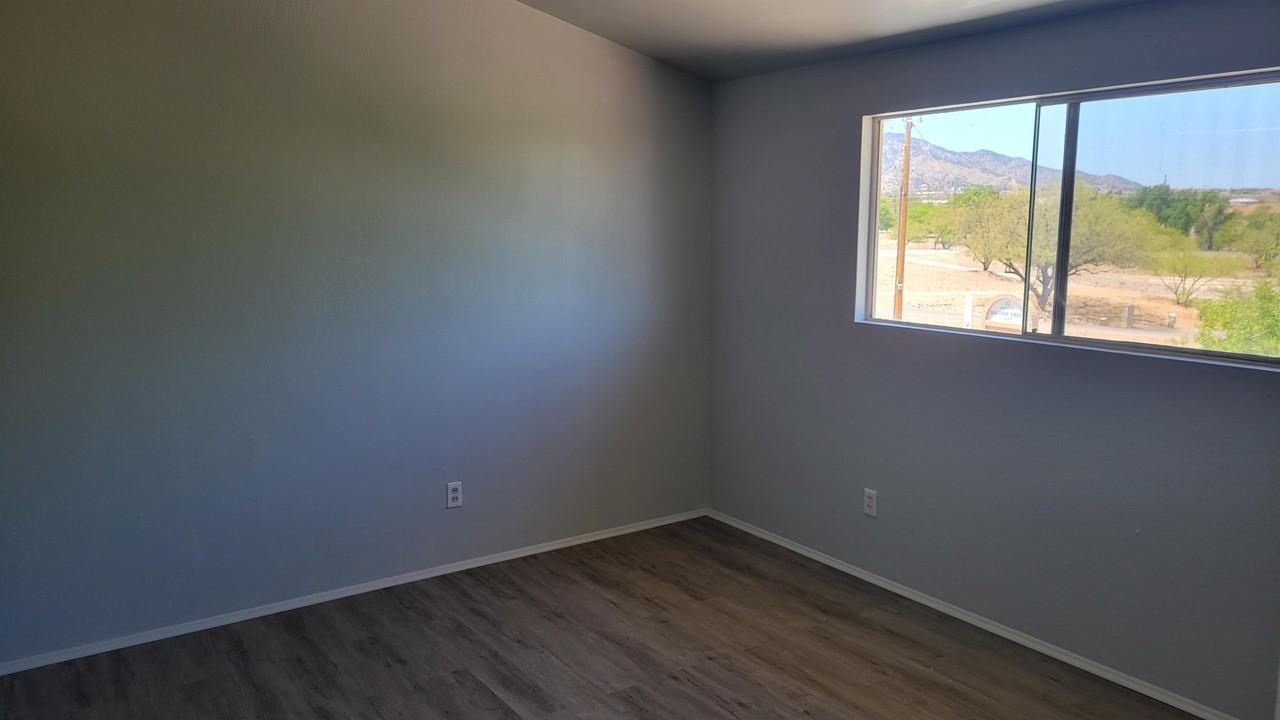 380 Taylor Dr #7 - Photo 3 of 18