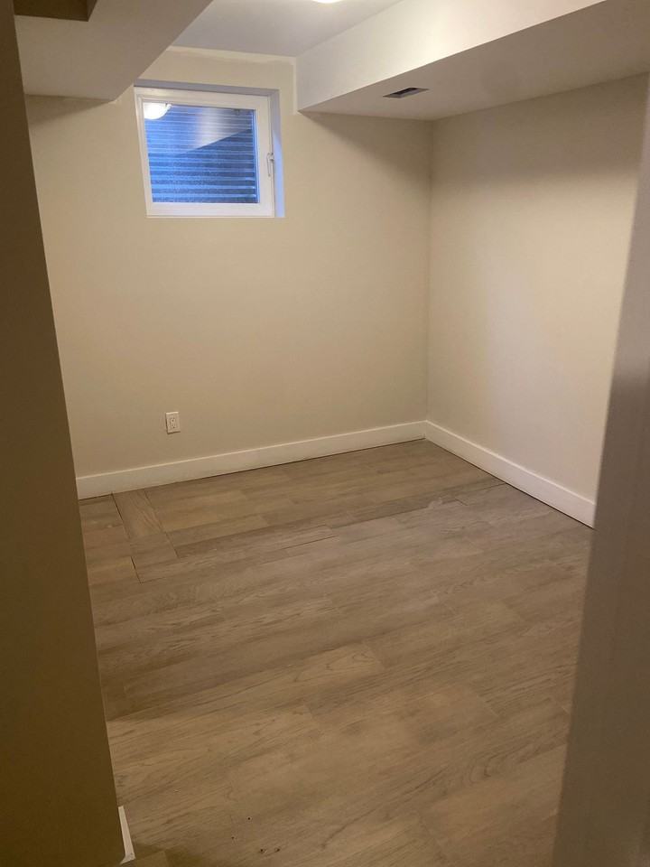 3 Sandrift Sq #3RIGHTSIDE - Photo 2 of 12