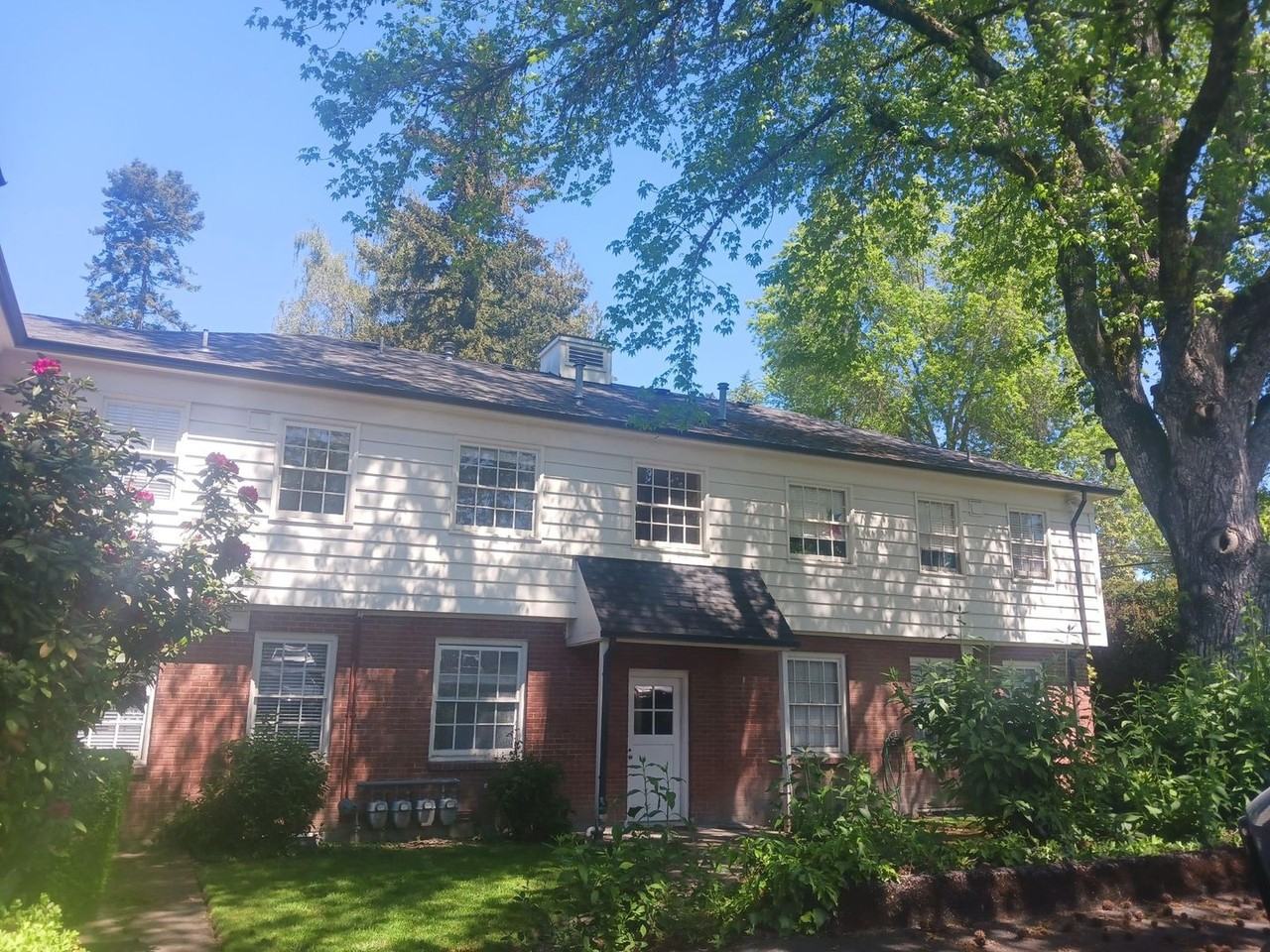 Broadmoor Manor - Photo 2 of 50